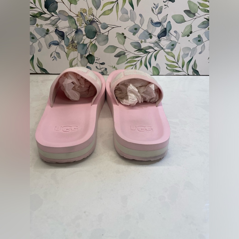 Pink and White UGG Flip Flops Women‎ Size 7. - Picture 4 of 7